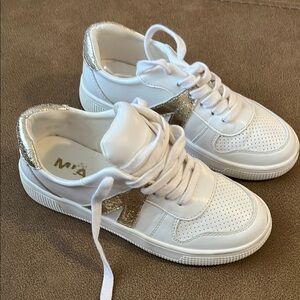 MIA kid’s White and Silver Sneakers